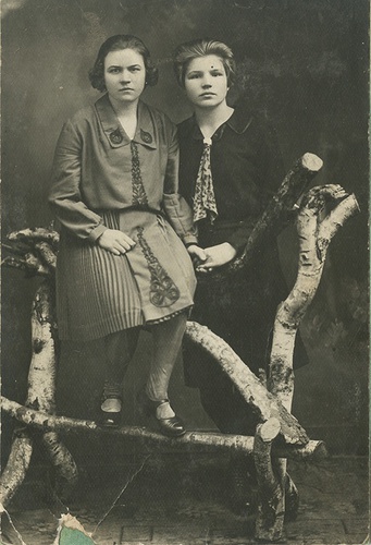 Анна Ивановна Королева с подругой, 1929 год, г. Зарайск