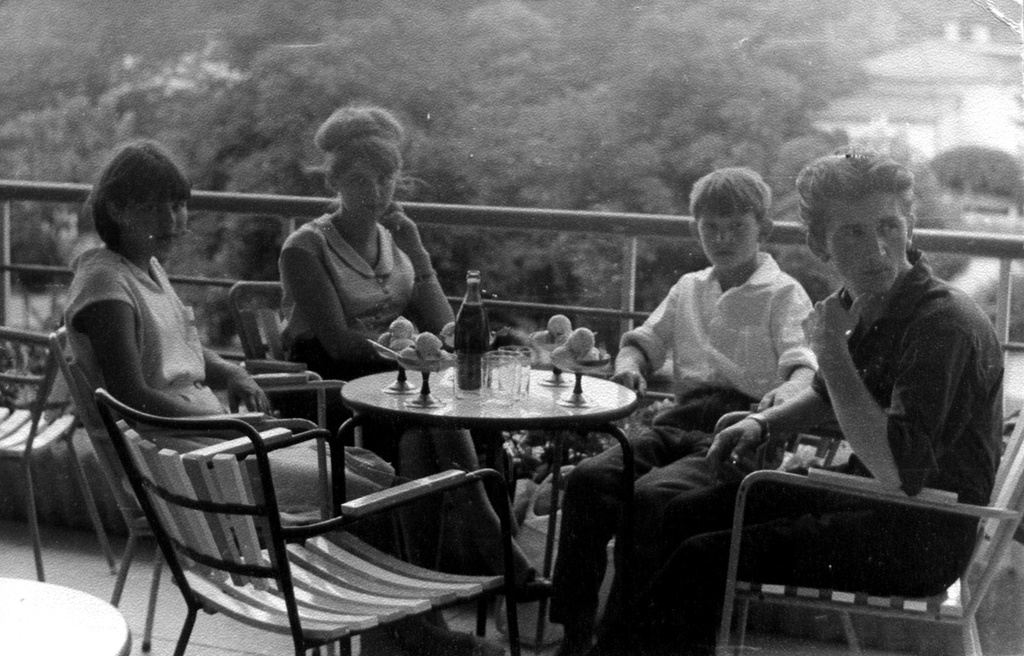 Лето на Кавказе, 1 июля 1966, г. Пятигорск. Выставки&nbsp;«Счастливое советское детство»&nbsp;и «Вкусно и сладко! Съедим без остатка!» с этой фотографией.&nbsp;