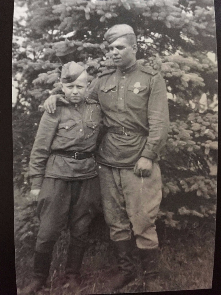 59-й железнодорожный батальон 29-я отдельная бригада, г. Одесса. Мой папа, попал на войну в 14 лет. В ноябре 2017-го ему будет 87 лет. Фотография из архива пользователя Рюрика Николаевича Казака.