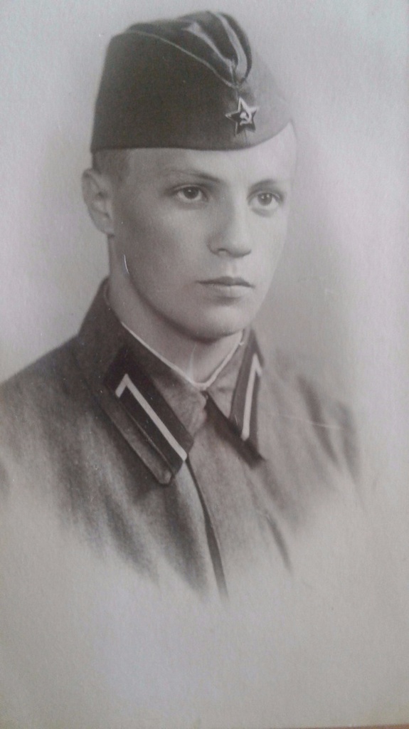 «На войну!», 19 августа 1941, г. Орел. Мой дед Николай Николаевич Бакулин. Без вести пропал. Единственное фото. Фотография из архива пользователя Татьяны Юрьевны Жуковой.
