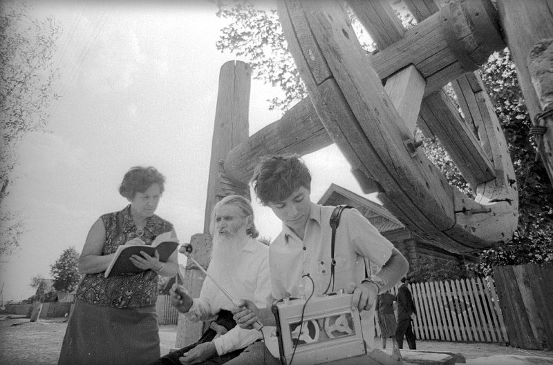 Фольклорная экспедиция в Чувашию, 1973 год, Чувашская АССР. Выставка «Источник воды и хранитель тайн» с этой фотографией.