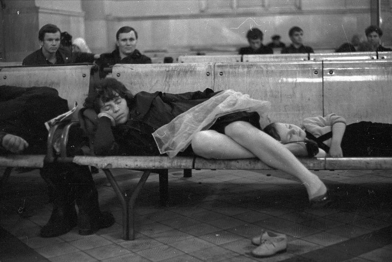 На Киевском вокзале, 1 - 2 сентября 1970, г. Москва. Выставка «Киевский вокзал» с этой фотографией.