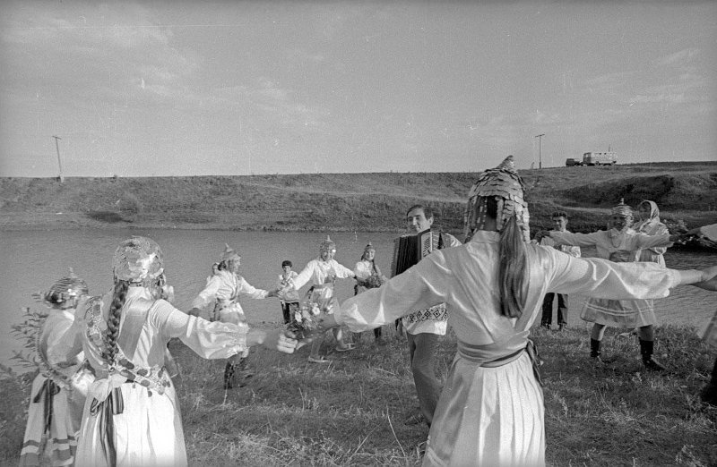 Первый народный. Хоровод. Русский народный хоровод. Хоровод в белом. Фольклор славян.