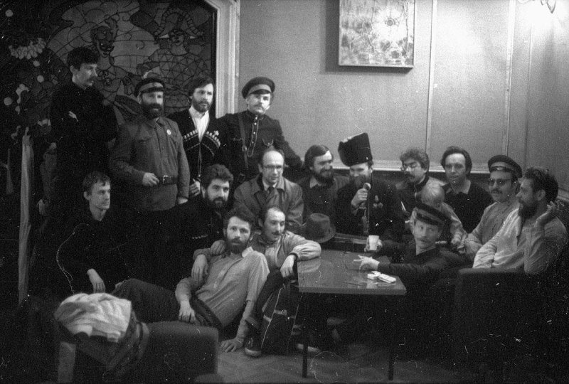 Фото "Казаки. Выступление в ДК МЭЛЗ. Фотография на память", апрель 1991 ...