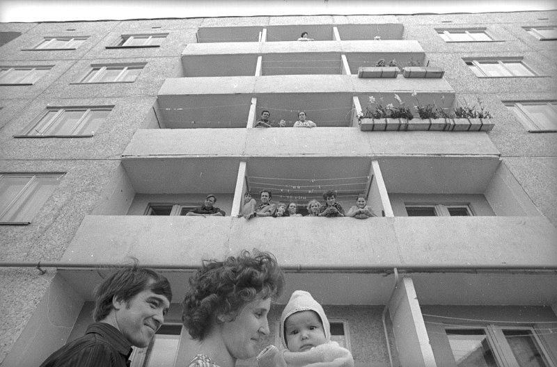 Новый дом на проспекте 9-й Пятилетки, 1973 год, Чувашская АССР, г. Чебоксары. Выставка «Путешествие в Чувашию» с этой фотографией.
