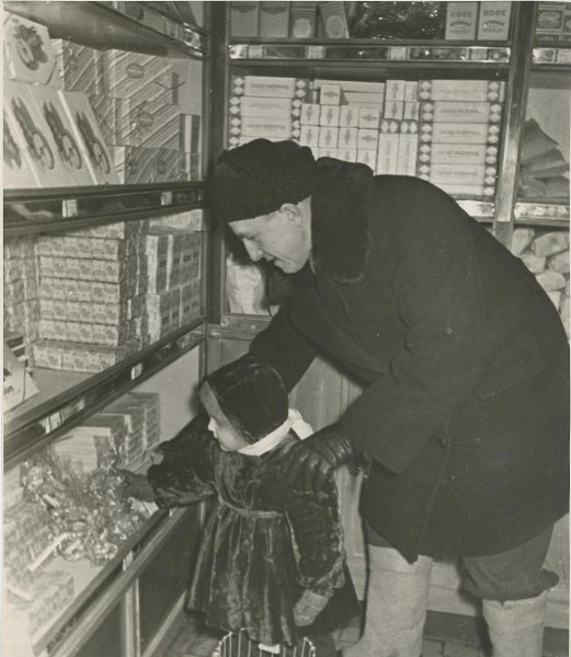 Москва и москвичи. В магазине без продавцов, 1950-е, г. Москва