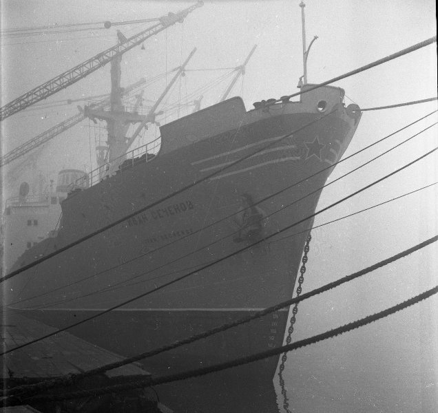Судно у причала. Туман, 1959 год, Украинская ССР, г. Одесса. Выставка «Навести тумана» с этой фотографией.&nbsp;