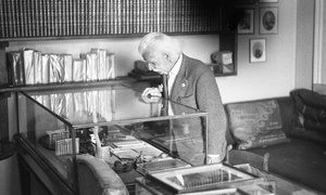 Секретарь Льва Толстого Виктор Лебрен, 1968 год, Тульская обл., Щекинский р-н, Ясная Поляна. Выставка «Письмо, определившее жизнь. Француз Виктор Лебрен и его Мастер» с этой фотографией.