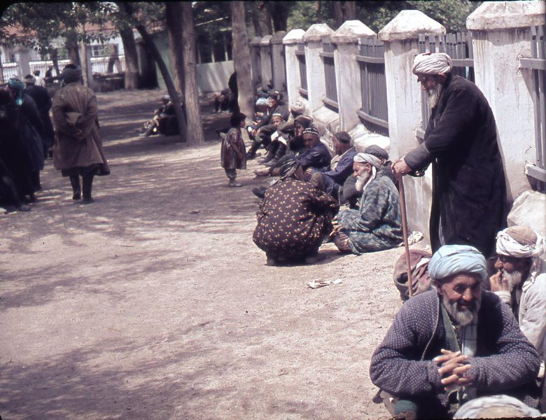 Уличная сценка, 1967 - 1968, Узбекская ССР. Выставка&nbsp;«Жемчужина в оправе скал» с этой фотографией.
