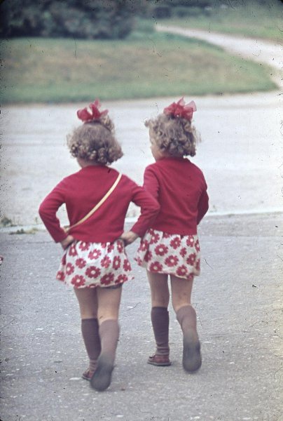 Девочки-близняшки, 1960-е