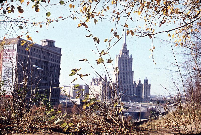 Гостиница «Украина», 1965 - 1966, г. Москва. Выставка «Золотой октябрь» с этой фотографией.