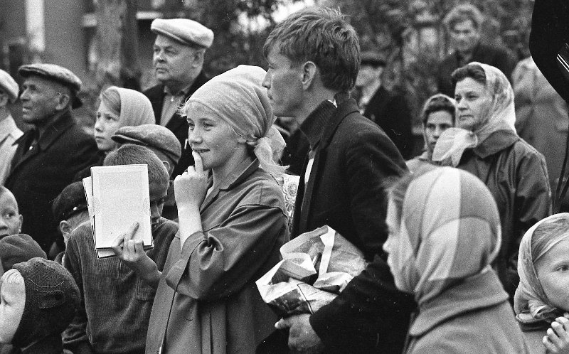 Фото "Зрители на спортивном празднике", 1965 год, Архангельская обл ...