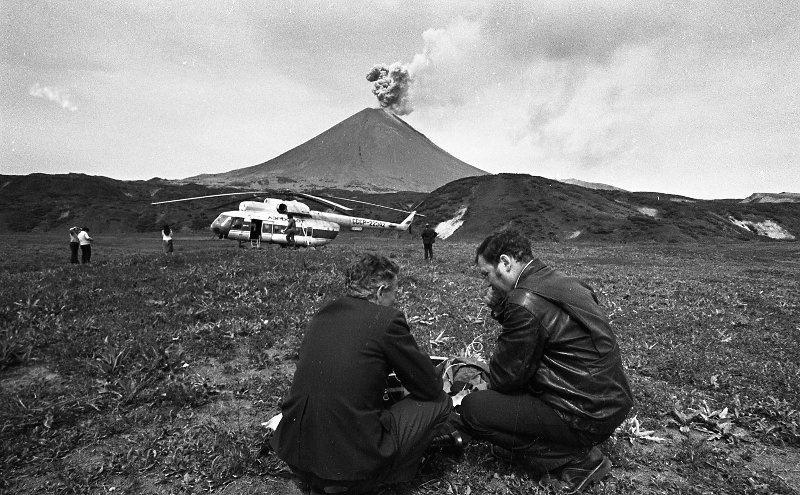 Встреча на аэродроме. Вулкан «Карымская Сопка», 1979 год, Камчатская обл.