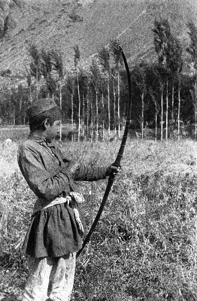 Памир. Юный горец, 1937 год, Средняя Азия, Памир. Выставка «Лук и стрелы» с этим снимком.&nbsp;