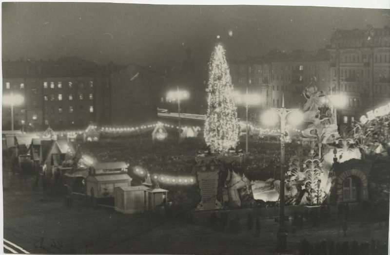 На площади Пушкина под Новый год, 1947 - 1948, г. Москва