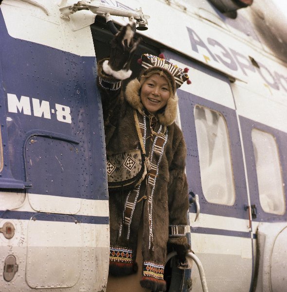 Девушка в вертолете, 1979 год, Камчатская обл., г. Петропавловск-Камчатский. Выставка «Приятного полета!» с этой фотографией.