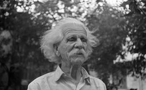 Секретарь Льва Толстого Виктор Лебрен, 1968 год, Тульская обл., Щекинский р-н, Ясная Поляна. Выставка «Письмо, определившее жизнь. Француз Виктор Лебрен и его Мастер» с этой фотографией.