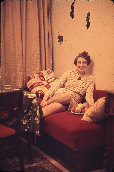 Женщина в комнате, 1968 - 1970. Выставки «Советское новоселье»,&nbsp;«Правила хорошего тона», «В комнатах» с этой фотографией.