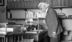 Секретарь Льва Толстого Виктор Лебрен, 1968 год, Тульская обл., Щекинский р-н, Ясная Поляна. Выставка «Письмо, определившее жизнь. Француз Виктор Лебрен и его Мастер» с этой фотографией.