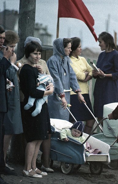 Фото "Женщины и дети", 1965 год, Архангельская обл., Ненецкий НО, г ...