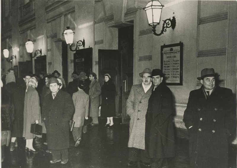 У Большого театра, 1950-е, г. Москва