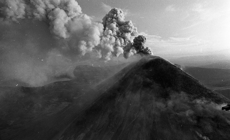 Извержение вулкана, 1979 год, Камчатская обл.. Выставка «"Там, где всегда полночь". Камчатка» с этой фотографией.&nbsp;