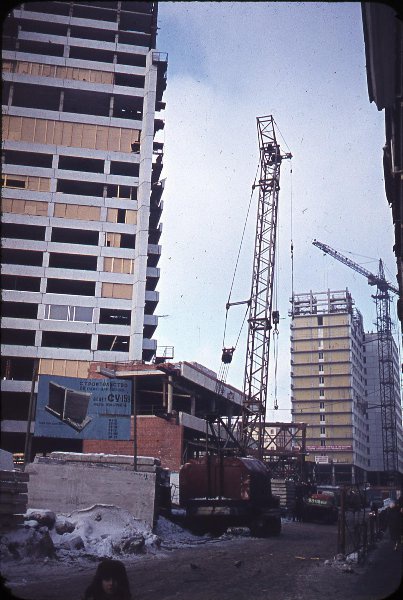 Строительство высотных зданий на Калининском проспекте, 1965 - 1966, г. Москва. Проспект Калинина с 1994 года – улица Новый Арбат.Выставка «Жизнь на Новом Арбате» с этой фотографией.&nbsp;