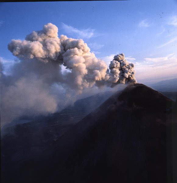 Вулкан, 1979 год, Камчатская обл.. Видео «Горы»&nbsp;и «Россия целиком» с этой фотографией. 
