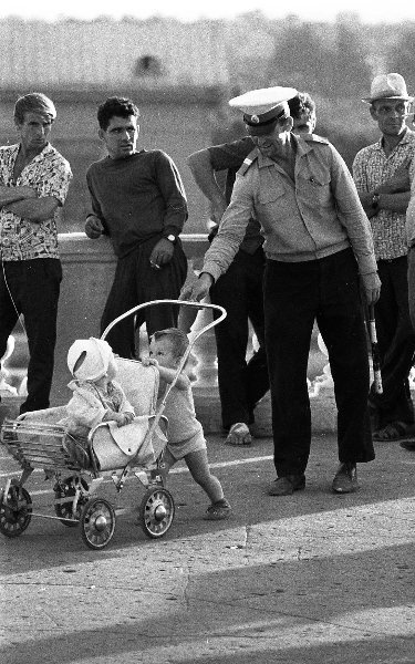 Малыши с коляской, 1967 год, Волгоградская обл., г. Волжский