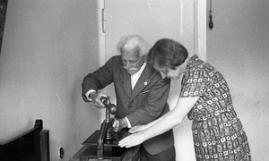 Секретарь Льва Толстого Виктор Лебрен, 1968 год, Тульская обл., Щекинский р-н, Ясная Поляна. Выставка «Письмо, определившее жизнь. Француз Виктор Лебрен и его Мастер» с этой фотографией.