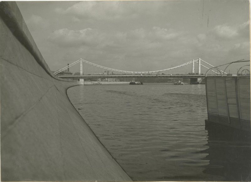 Крымский мост, 1955 год, г. Москва. Выставка «Москва в объективе Наума Грановского» с этой фотографией.