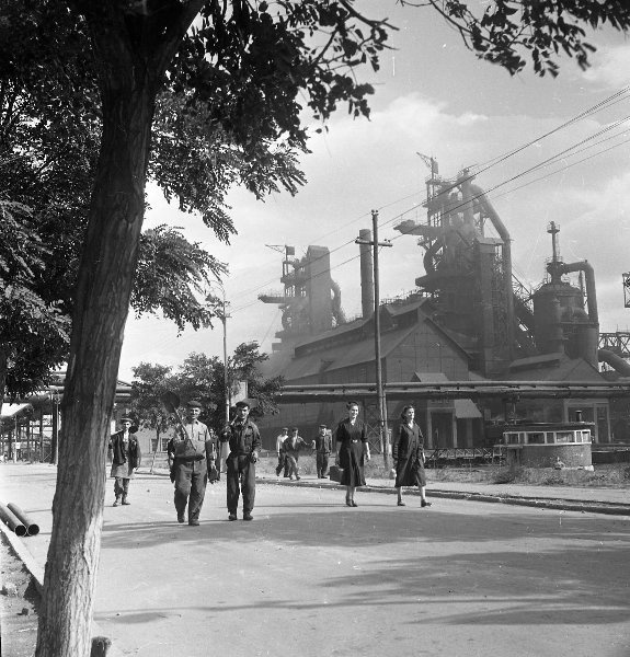 Завод, 1957 год, Грузинская ССР, г. Рустави. 2-я часть панорамы.