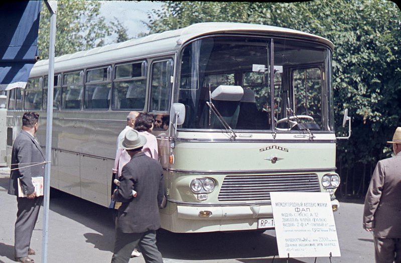 ВДНХ. Международный автобус марки ФАП, модель Санос А-12, 1960-е, г. Москва. Выставка «Городские вездеходы» с этой фотографией.