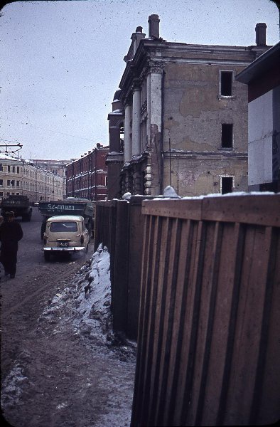 Начало улицы Варварка (Разина), 1965 - 1966, г. Москва. Справа -&nbsp;храм Великомученицы Варвары.
