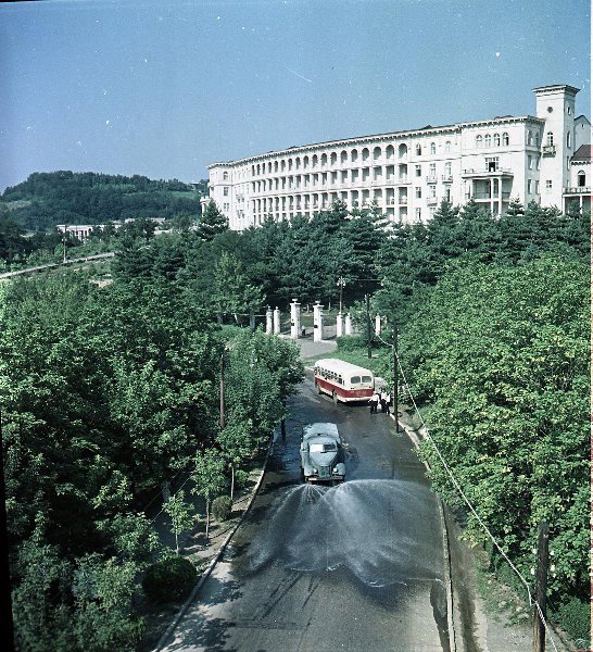 Санаторий «Железнодорожник», 1957 год, Грузинская ССР, г. Цхалтубо. Выставка «Детокс по-советски. Как отдыхали в СССР» с этой фотографией.