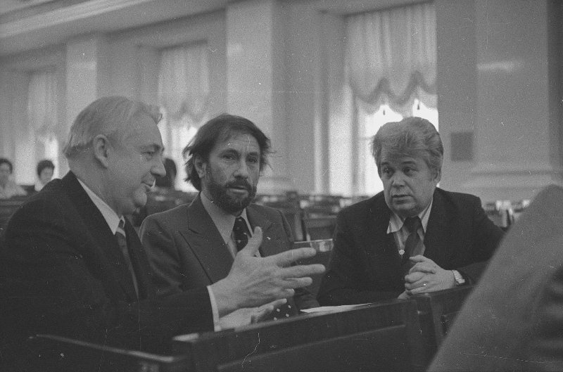 Фото "В центре художник Олег Савостюк", 1970-е - История России в ...