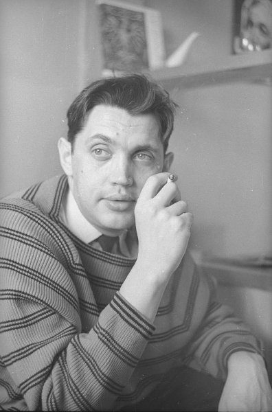 Роберт Рождественский, 1963 год. Видео «Роберт Рождественский. "Все начинается с любви"», «Общий поэт» с этой фотографией.