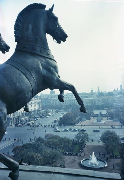Вид с фронтона Большого театра, 1961 - 1969, г. Москва. Сейчас Театральная площадь.