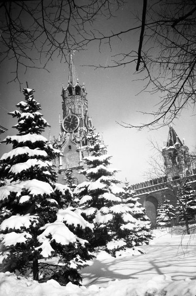 Спасская и Царская башни Московского Кремля зимой, 1960-е, г. Москва