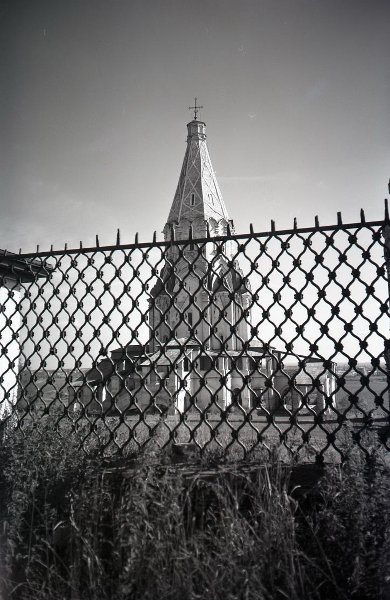 Церковь Вознесения в Коломенском, 1956 - 1959, Московская обл., с. Коломенское. Возведена в 1528-1532 годах (предположительно итальянским архитектором Петром Францизском Анибале, по русским летописям Петром Фрязином или Петром Малым) на правом берегу Москвы-реки.
