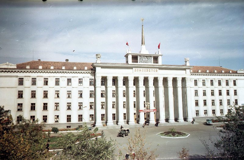 Тирасполь. Дом Советов, 1960-е, Молдавская ССР, г. Тирасполь. Здание построено в 1953 - 1956 годах. Архитектор С. В. Васильев. В здании сейчас располагается городской совет Тирасполя. 