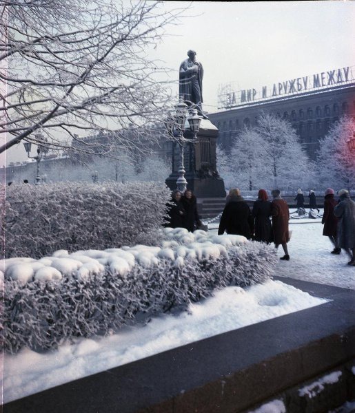 Памятник Александру Пушкину на Пушкинской площади, 1957 - 1959, г. Москва. Установлен 6 (18) июня 1880 года. Памятник первоначально находился в начале Тверского бульвара на Страстной площади (ныне Пушкинская). В 1950 году памятник переместили на противоположную сторону площади. Автор – Александр Опекушин.