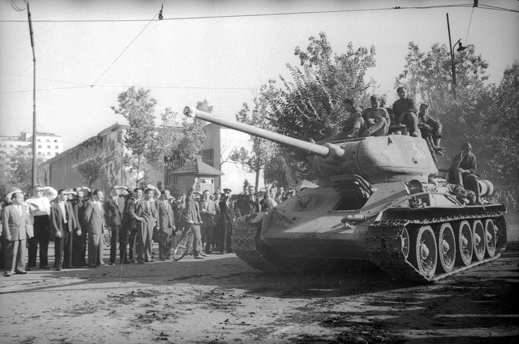 Советские танки на улицах Бухареста, август - сентябрь 1944, Румыния, г. Бухарест