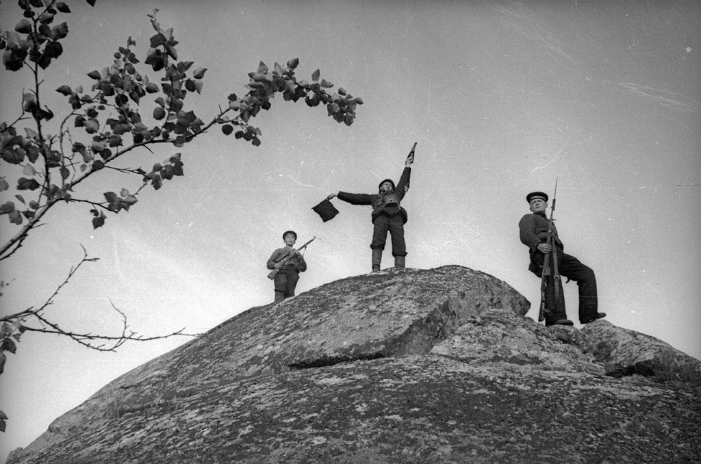 Сигнальщики, 1941 год, Кольский п-ов. Выставка «Военно-морской флот в Великой Отечественной войне» с этой фотографией.&nbsp;