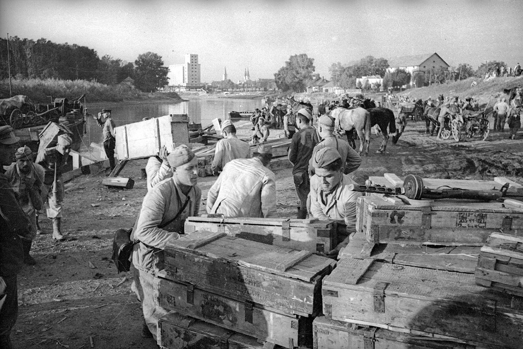 Фото "Разгрузка снарядов", октябрь 1944, Югославия - История России в ...