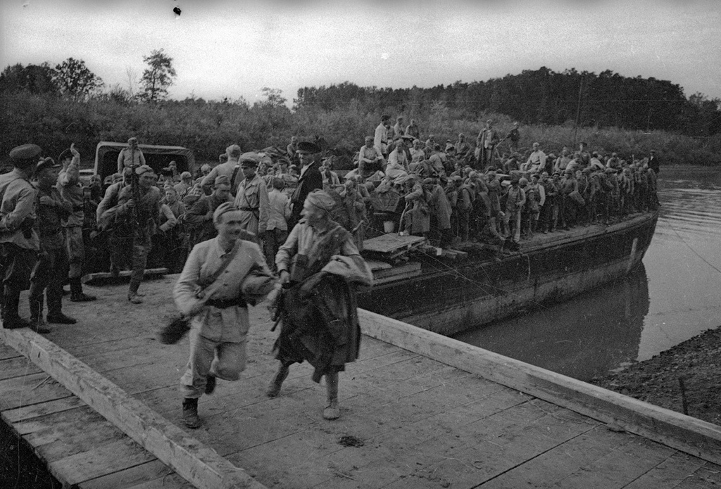 Фото "Паромная переправа через Дунай", октябрь 1944, Югославия ...