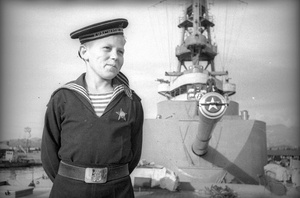 Дети войны. Юнга с крейсера «Красный Кавказ» Борис Кулешин, май 1944, Крымская АССР, г. Севастополь. Выставка «Дети-герои» и видео «Дети Великой Отечественной» с этой фотографией.