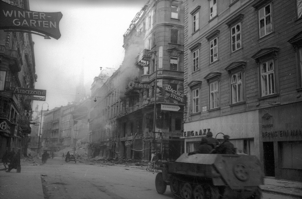 Вена в 1945