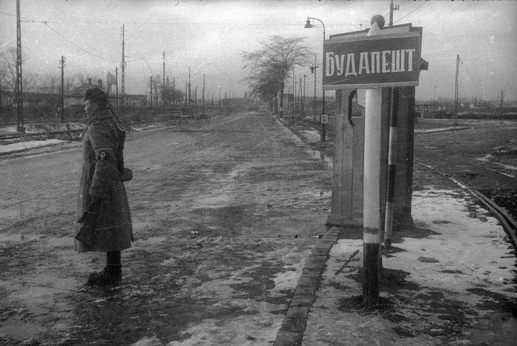 Дорожные указатели на подступах к Будапешту, 29 октября 1944 - 13 февраля 1945, Венгрия
