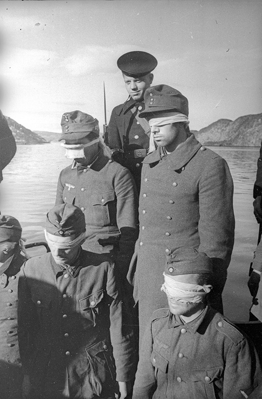 Пленные горные стрелки и краснофлотцы, 1942 год. Выставка «Военно-морской флот в Великой Отечественной войне» с этой фотографией.&nbsp;